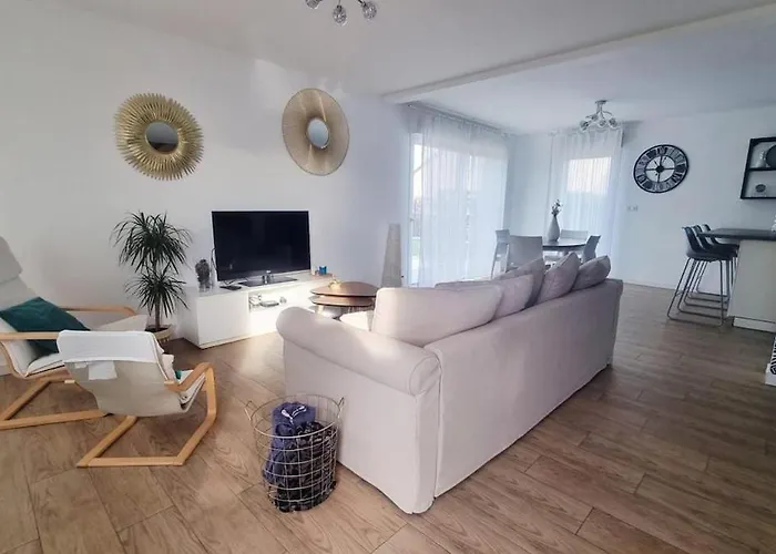 Villa Superbe Maison Avec Jardin Bezannes